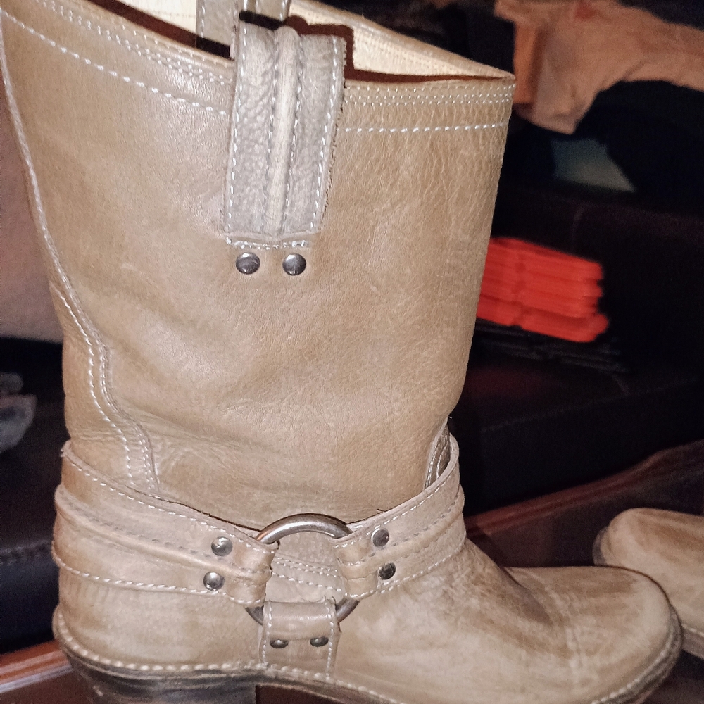 Frye Brand Boots , Leather, "Carmen" Grayish , Tan, Boots! - Picture 5 of 14